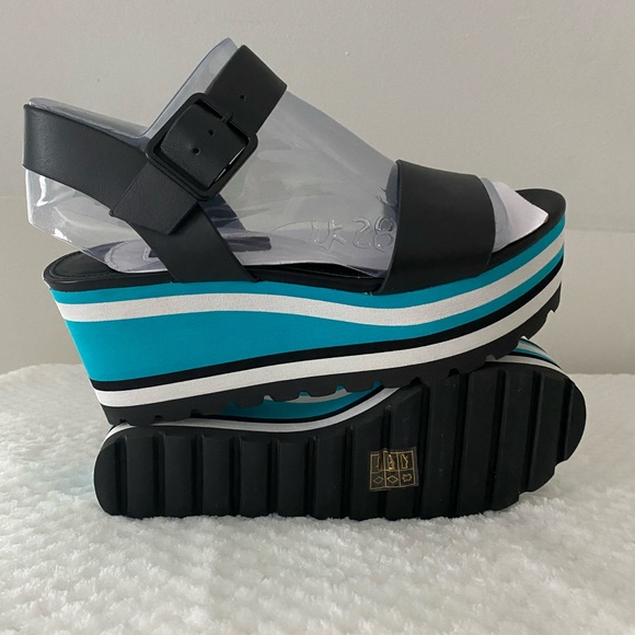 Aldo strap platform sandals. - Picture 3 of 4